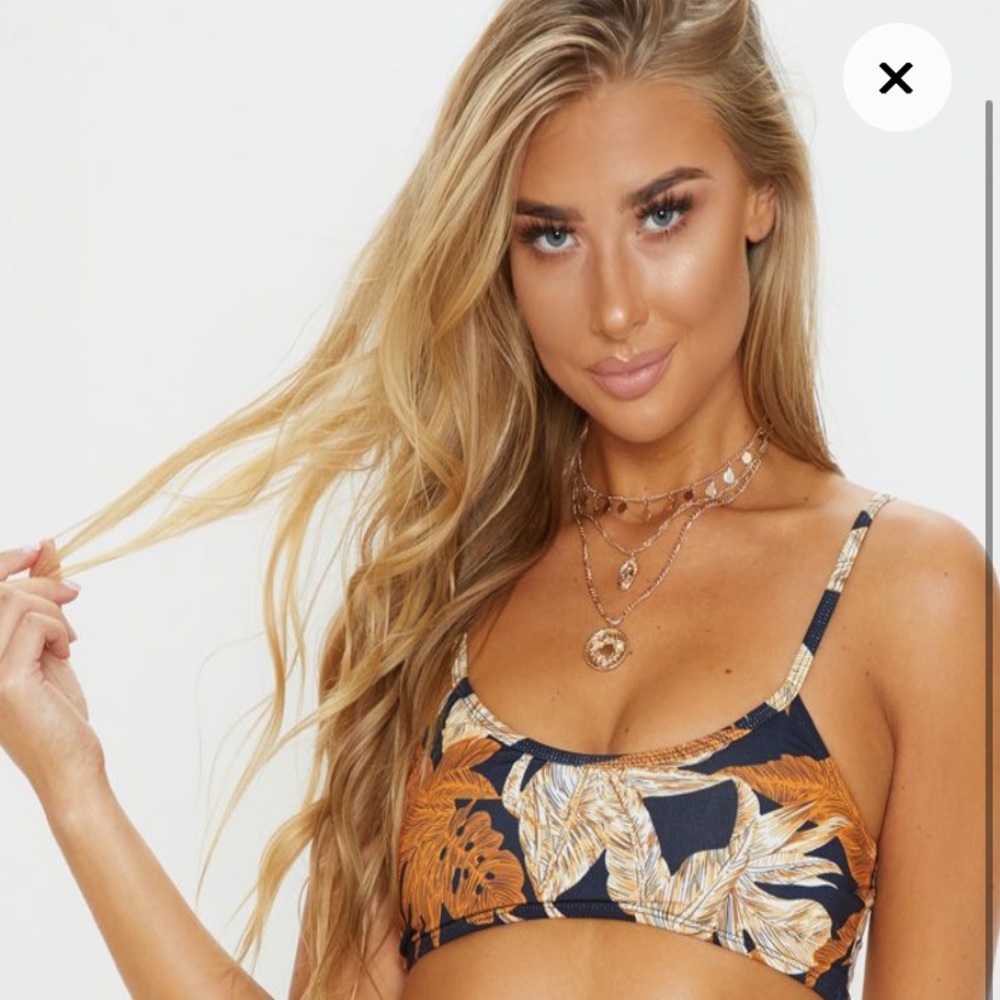 PRETTY LITTLE THING SIZE 2 BIKINI TOP